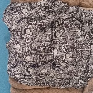 Disney's Cruella Short Sleeve Button Up